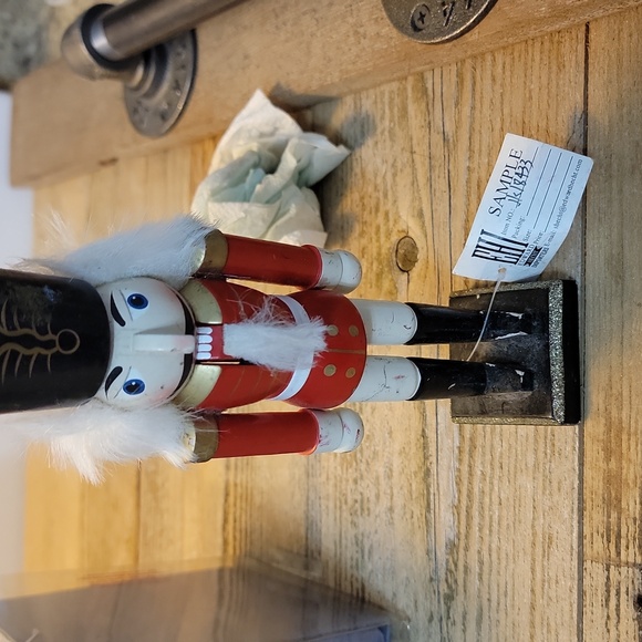 LOT OF 5 NUTCRACKERS!! - Picture 6 of 7